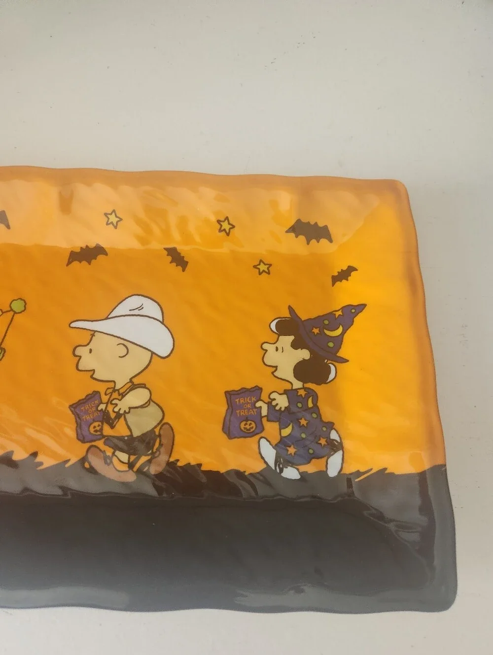 Peanuts Halloween Trick-or-Treat Table Plastic Platter - Orange & Black 19 X 8in